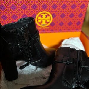 Boots tory burch
Never used